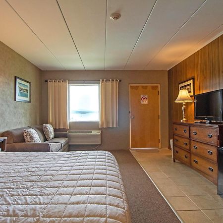 Half Moon Motel & Cottages Уиърс Бийч Екстериор снимка