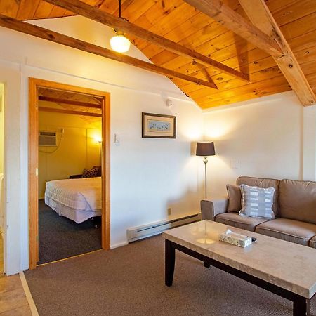 Half Moon Motel & Cottages Уиърс Бийч Екстериор снимка