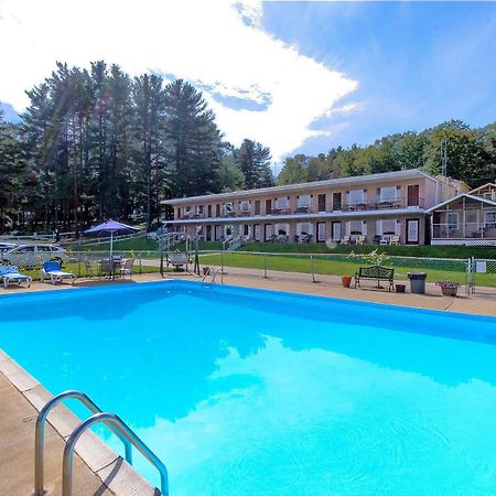 Half Moon Motel & Cottages Уиърс Бийч Екстериор снимка
