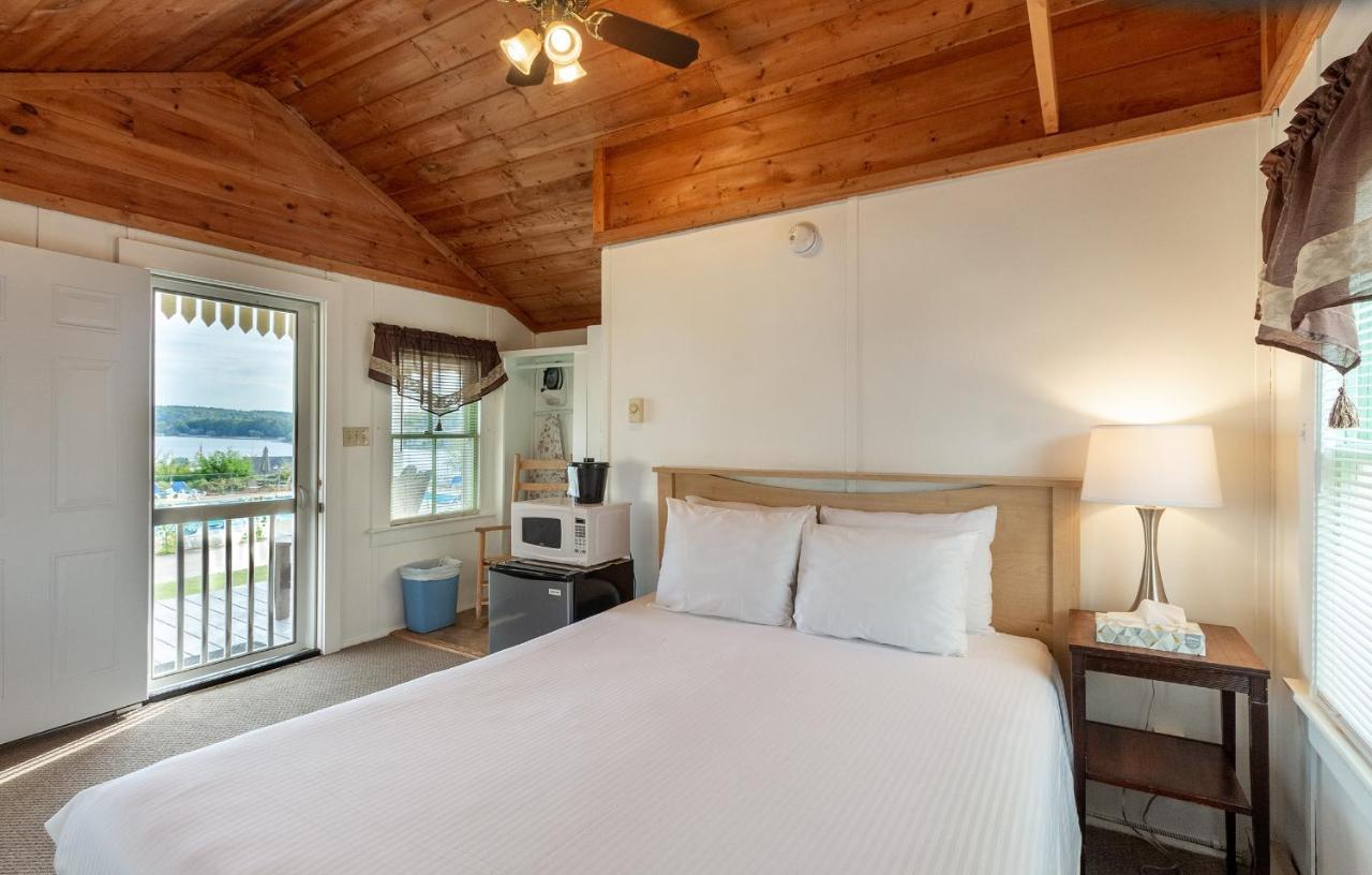 Half Moon Motel & Cottages Уиърс Бийч Екстериор снимка