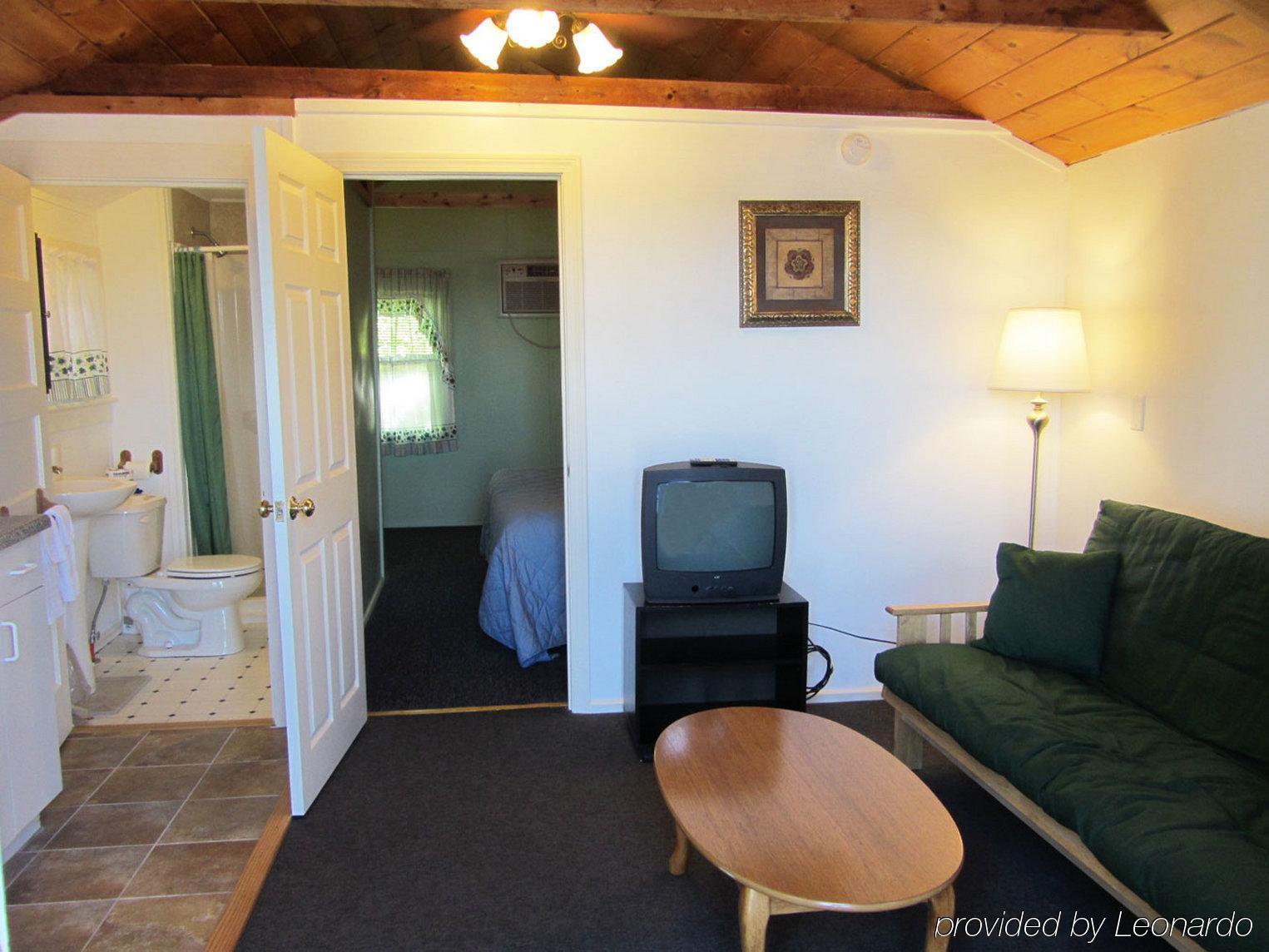 Half Moon Motel & Cottages Уиърс Бийч Екстериор снимка