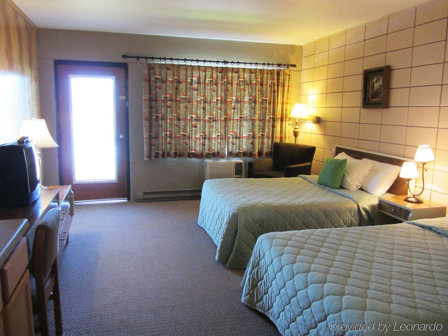 Half Moon Motel & Cottages Уиърс Бийч Екстериор снимка