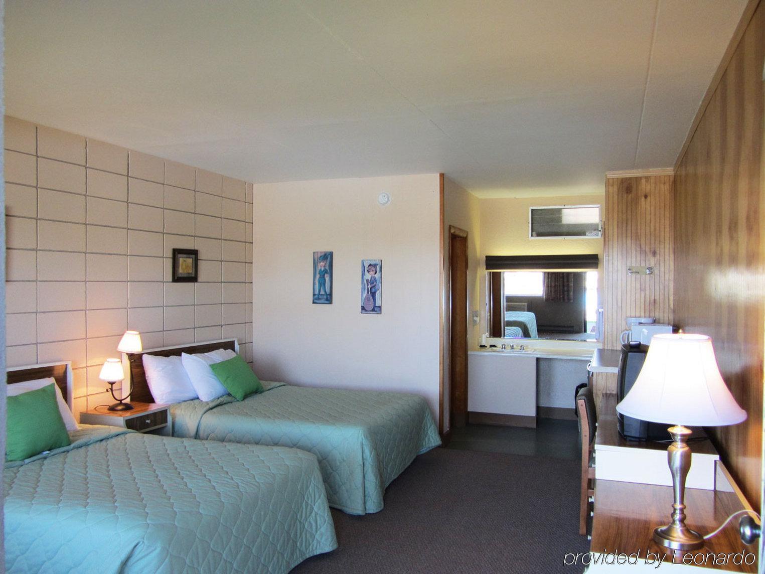 Half Moon Motel & Cottages Уиърс Бийч Екстериор снимка