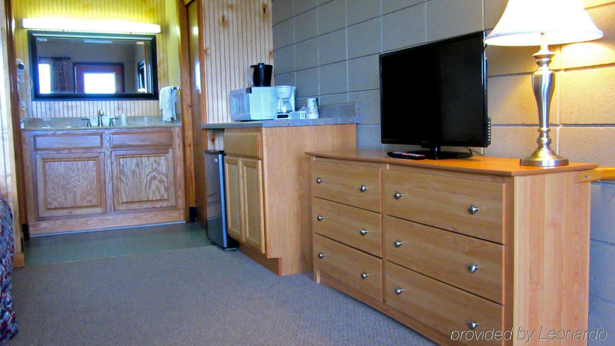 Half Moon Motel & Cottages Уиърс Бийч Екстериор снимка
