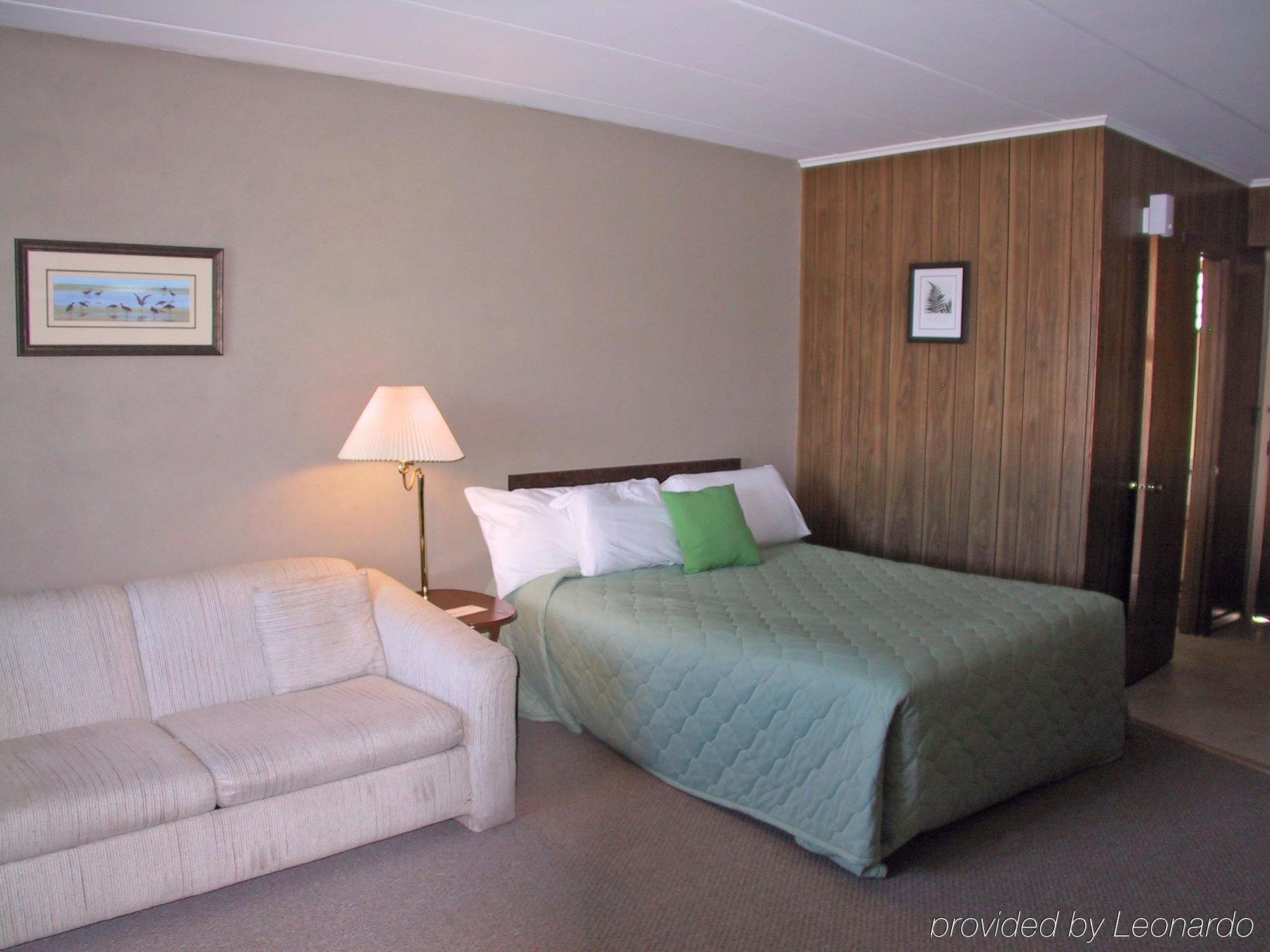 Half Moon Motel & Cottages Уиърс Бийч Екстериор снимка