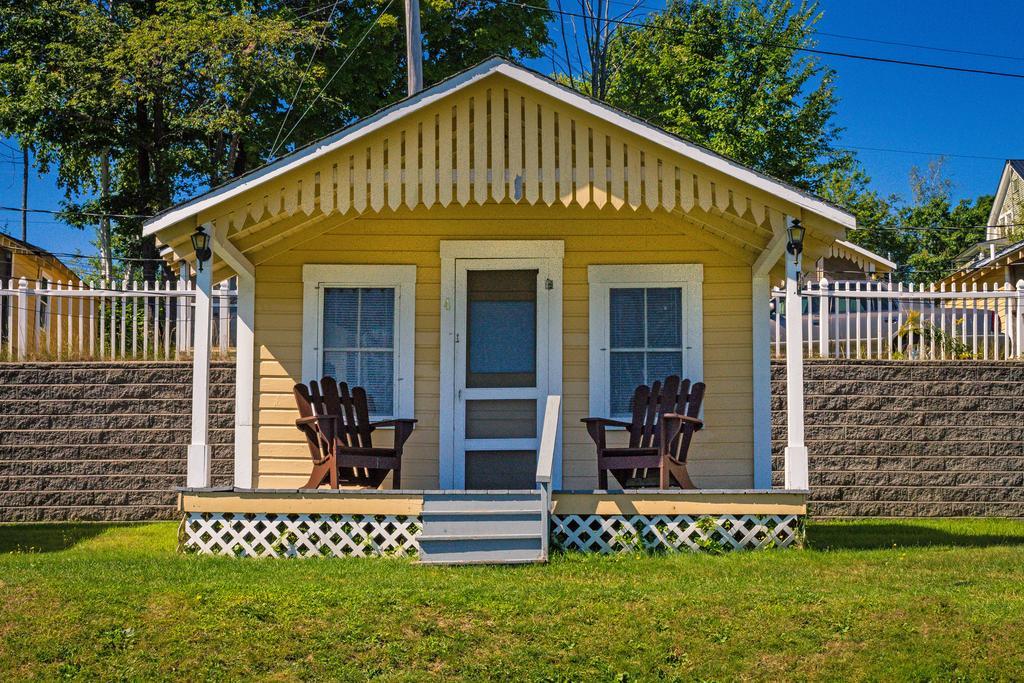 Half Moon Motel & Cottages Уиърс Бийч Екстериор снимка