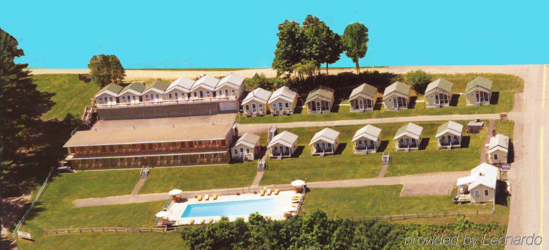 Half Moon Motel & Cottages Уиърс Бийч Екстериор снимка