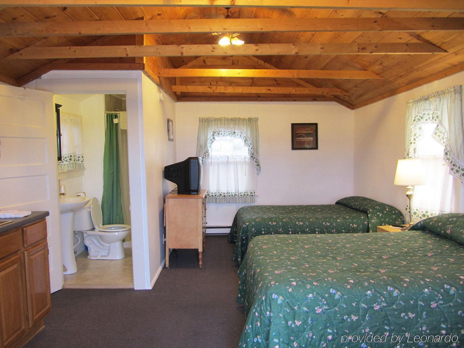 Half Moon Motel & Cottages Уиърс Бийч Екстериор снимка