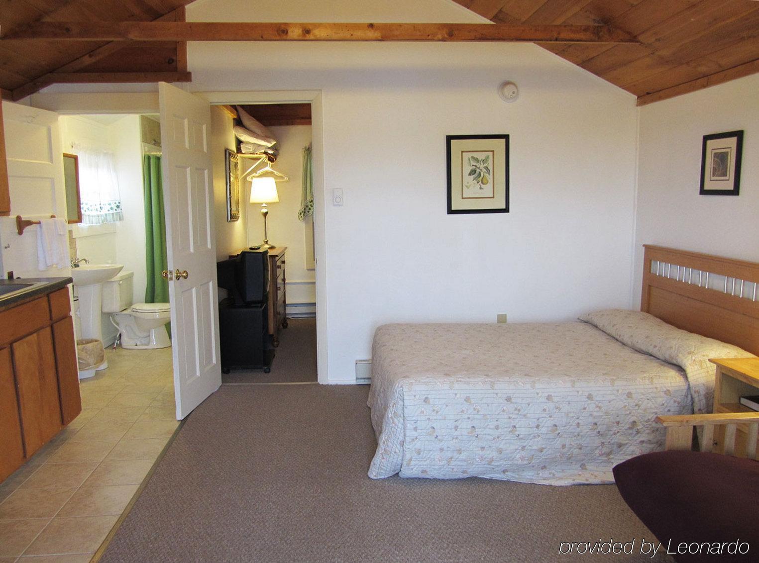 Half Moon Motel & Cottages Уиърс Бийч Екстериор снимка
