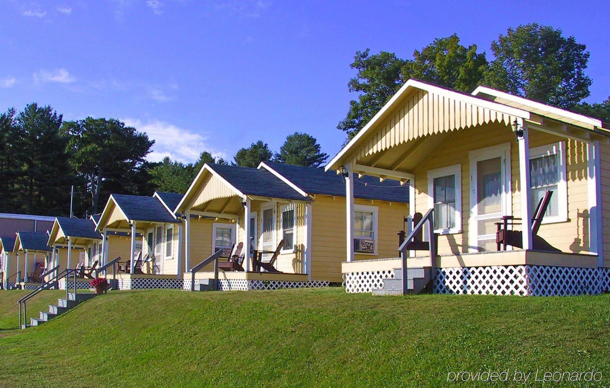 Half Moon Motel & Cottages Уиърс Бийч Екстериор снимка