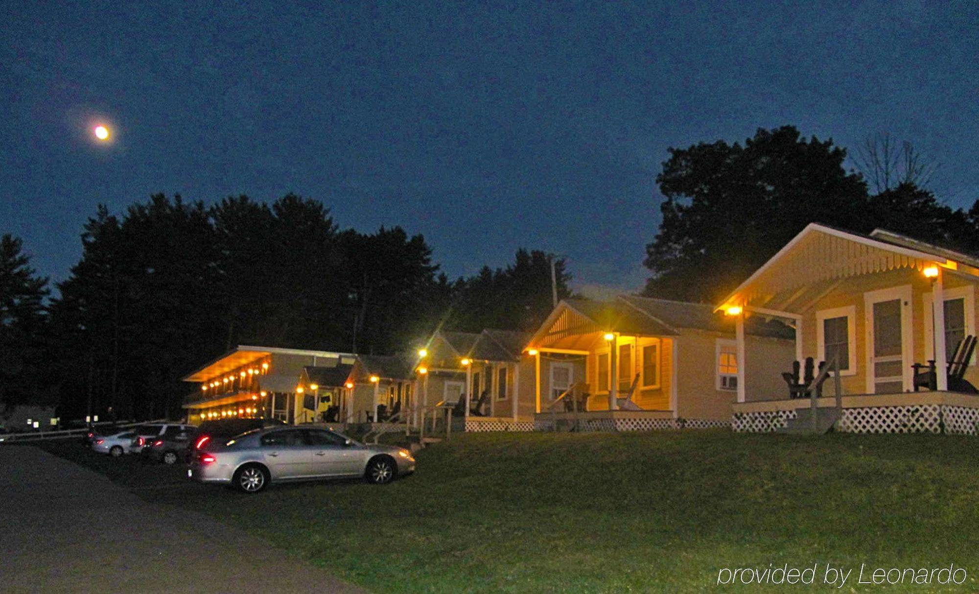 Half Moon Motel & Cottages Уиърс Бийч Екстериор снимка