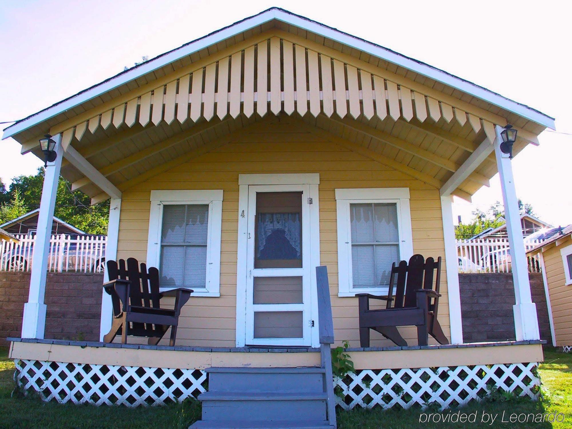 Half Moon Motel & Cottages Уиърс Бийч Екстериор снимка